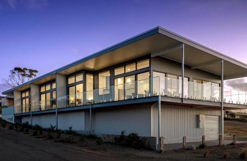 Penneshaw Apartment | Cove Landing Marina Apartments CL03-Apt:2,3 Sleeps 8