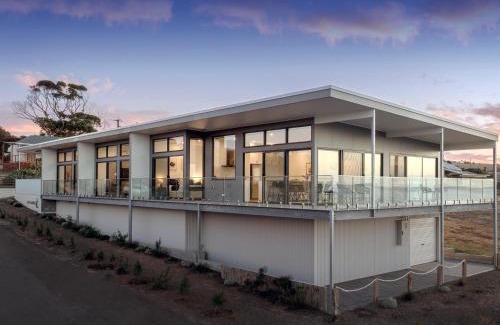Penneshaw Apartment | Cove Landing Marina Apartments CL03-Apt:2,3 Sleeps 8