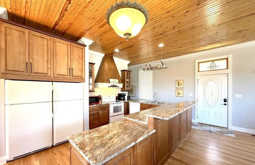 Maynardville House | Cove Manor - Lake front with Dock