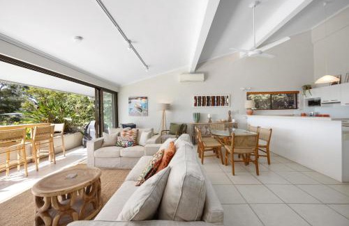 Noosa Heads House | Cove Point 5 Stylish Cove Escape