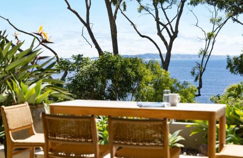 Noosa Heads House | Cove Point 5 Stylish Cove Escape