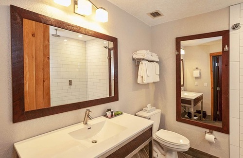 Beaver Bay Hotel | Cove Point Lodge