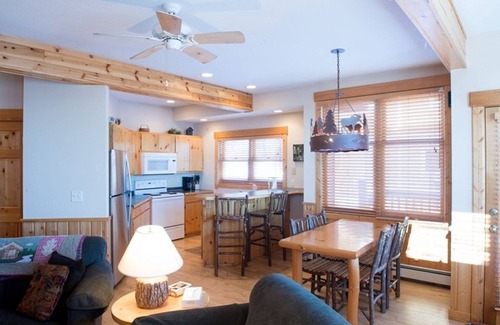 Beaver Bay Hotel | Cove Point Lodge