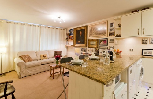 Soho Apartment | Covent Garden 1-bed, Sleeps 6, Family- & Office-Friendly, Quiet/NCS