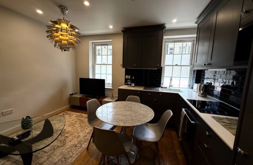 Covent Garden Apartment | Covent Garden 2-Bed Apt, Sleeps 6, 4 Mins to Tube