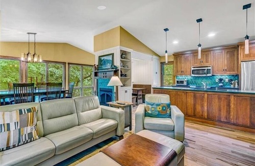 Huddleston House | Covered Boat Slip! Beautiful Craftsman Home w/Great Dock! Come Visit "Charlie's Treehouse"!