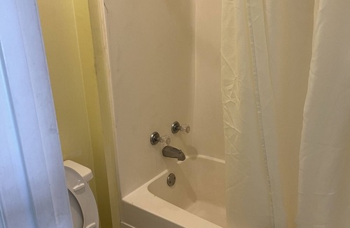 Oneonta Hotel | COVERED BRIDGE INN & SUITES