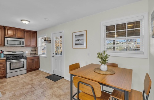 Overland Park House | Covered patio, finished basement, amazing location