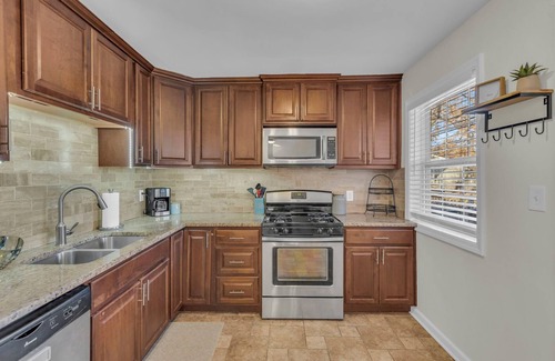 Overland Park House | Covered patio, finished basement, amazing location