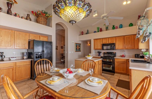 Gilbert House | Covered Patio, Lava Rock Gas Fire Pit, Near Spring Training, Golf, Hiking & Biking; 30 Day Min Stay