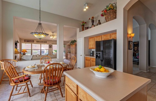Gilbert House | Covered Patio, Lava Rock Gas Fire Pit, Near Spring Training, Golf, Hiking & Biking; 30 Day Min Stay