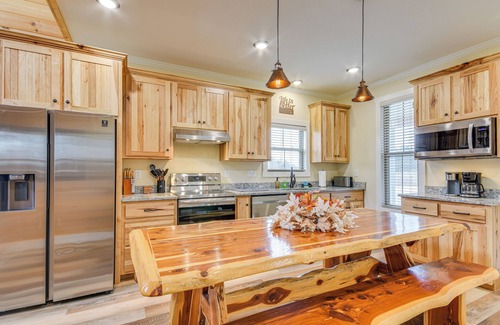 Richland Cottage | Covered Porch & Fire Pit: Cabin in Richland
