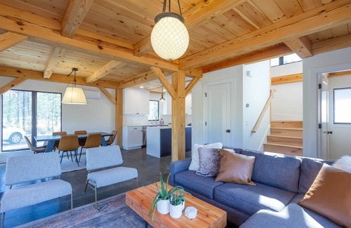 Sunriver House | COVI97 - Updated Backyard and Hot Tub