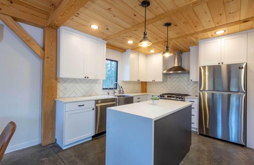 Sunriver House | COVI97 - Updated Backyard and Hot Tub