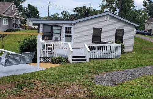 Dadeville Cabin | Covy Coze on beautiful Lake Martin