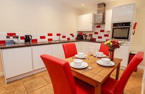 Chipping Norton Cottage | COW BYRE, pet friendly, luxury holiday cottage in Great Tew