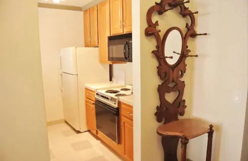 Cow Hollow Hotel | Cow Hollow Inn & Suites