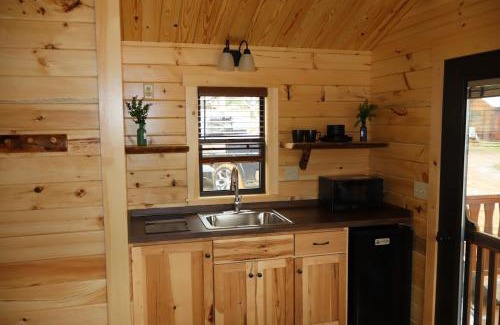 Centre Hotel | Cowan Creek Lodges