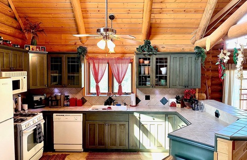 Gulnare Cabin | Cowboy Cabin in the Mountains - Quiet Getaway