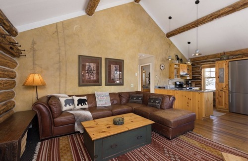 Big Sky Cabin | Cowboy Heaven Cabin - Rustic Ridge - Ski-in/out , Hot Tub, Outwest Escape, Hike