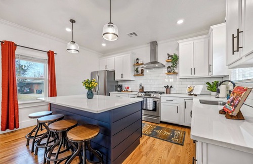 Central Oklahoma City House | COWBOY RETREAT, Heart of OKC By Dwntwn/OSU/OU&PLAZA, Minigolf, Firepit, Foosball