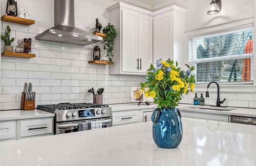 Central Oklahoma City House | COWBOY RETREAT, Heart of OKC By Dwntwn/OSU/OU&PLAZA, Minigolf, Firepit, Foosball
