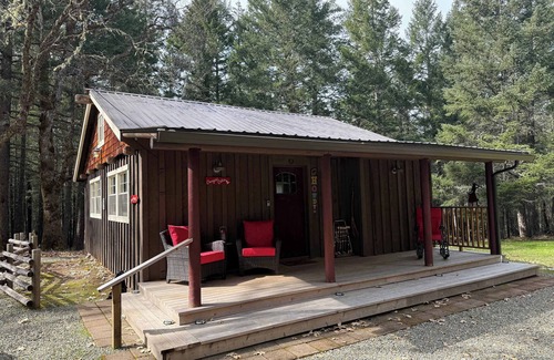 Selma Apartment | Cowgirl Cabin 2 Queens AC W/D Wi-Fi