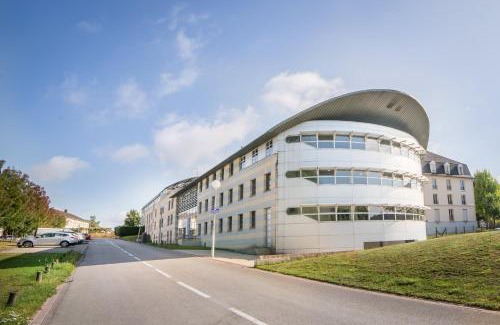 Camp de Royallieu Apartment | Cowool Compiègne