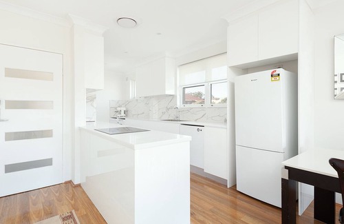 Randwick Apartment | Cowper Apartment -Close to Beach and City
