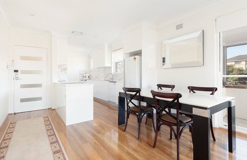 Randwick Apartment | Cowper Apartment -Close to Beach and City