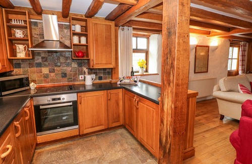 Haverfordwest Cottage | COWSLIP COTTAGE, pet friendly, with hot tub in Haverfordwest