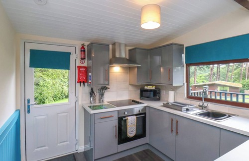 Saltburn-by-the-Sea Cottage | COWSLIP, pet friendly, with a garden in Saltburn-By-The-Sea