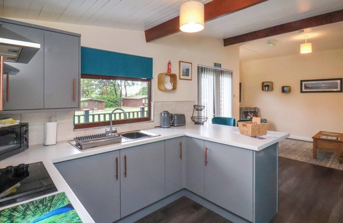 Saltburn-by-the-Sea Cottage | COWSLIP, pet friendly, with a garden in Saltburn-By-The-Sea
