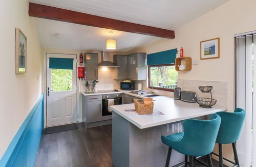 Saltburn-by-the-Sea Cottage | COWSLIP, pet friendly, with a garden in Saltburn-By-The-Sea