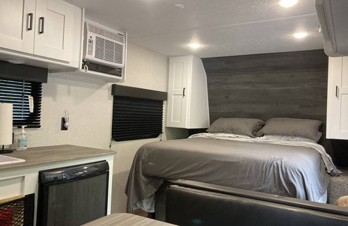 Lindale House | Coyote Creek Camper w/ Nature Trail & Fire Pit.