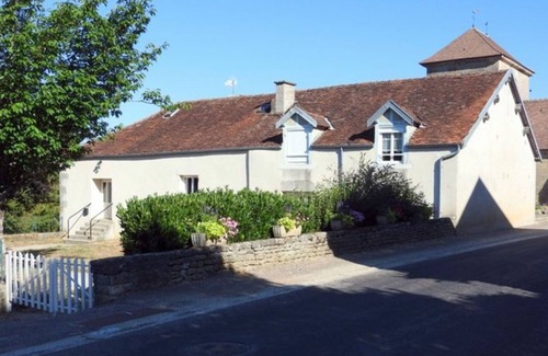 Perrancey-les-Vieux-Moulins Cottage | Cozy Gîte in Village Center, 2 Bedrooms, Convertible Sofa, Easy Access, Shared Yard