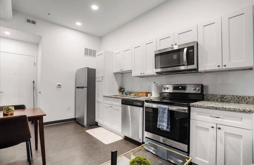 Cultural District Condo | Coze 1BD, Budget Friendly, Walk to DLCC & PNC Park