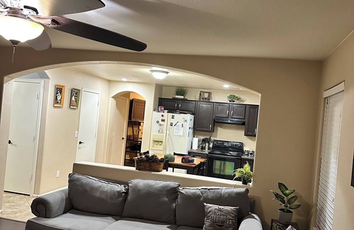 Maricopa House | Cozi 3 bedroom with pool table and full bar