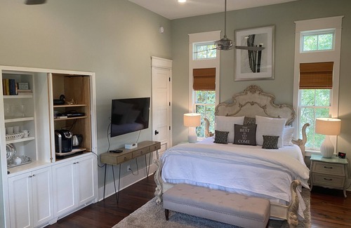 Watercolor House | Coziest Guesthouse by the Beach