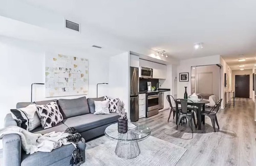 Bathurst Quay Condo | Cozy 1+1 Bedroom Condo in Downtown Toronto