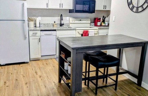 Tallahassee Condo | Cozy 1/1 Walking distance to Doak Campbell Stadium and campus