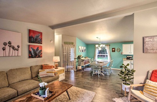 Oyehut-Hogans Corner House | Cozy 1 acre lot just 0.5 miles from Ocean Shores Beach w/Airstream & Hot Tub!