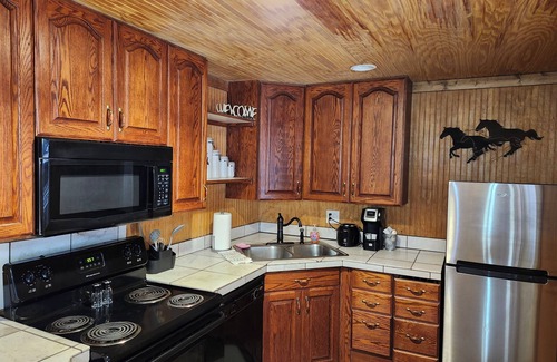 Show Low Cabin | Cozy 1 bd cabin with WiFi and AC in fantastic Show Low