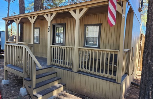 Show Low Cabin | Cozy 1 bd cabin with WiFi and AC in fantastic Show Low