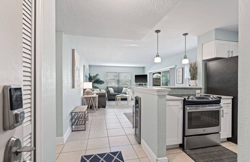 North Redington Beach Condo | Cozy 1-bedroom condo w Netflix, Disney, WiFi in charming North Redington Beach