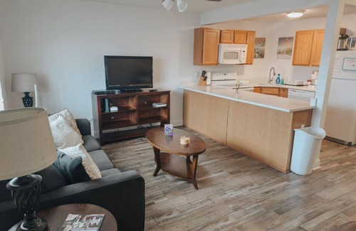 Biloxi Apartment | Cozy 1 bed/1 bath Condo with pool-close to beach