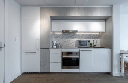 Downtown Montreal Condo | Cozy 1 Bed Apartment in AAA Location Downtown Montreal