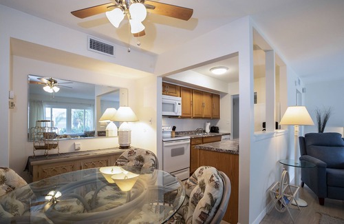 Sarasota Condo | Cozy 1 bed beach condo on beautiful Lido Beach!