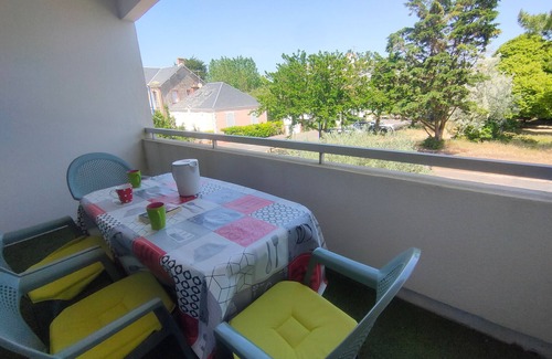 Saint-Jean-de-Monts Apartment | Cozy 1-Bed Apartment near Saint-Jean-de-Monts Beach, Free Wifi, Parking