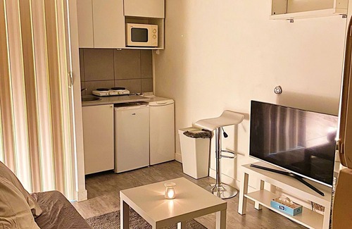 Issy-les-Moulineaux Apartment | Cozy 1-bedroom apartment with WiFi, AC in charming Issy-les-Moulineaux